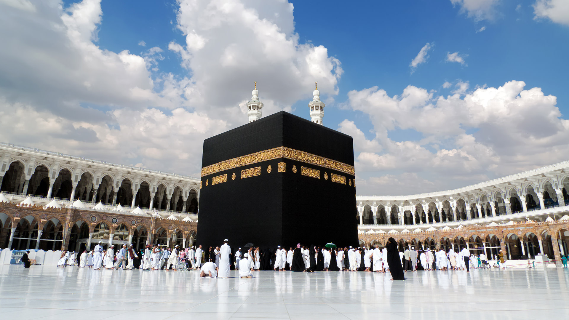HUKUM MENGERJAKAN UMRAH