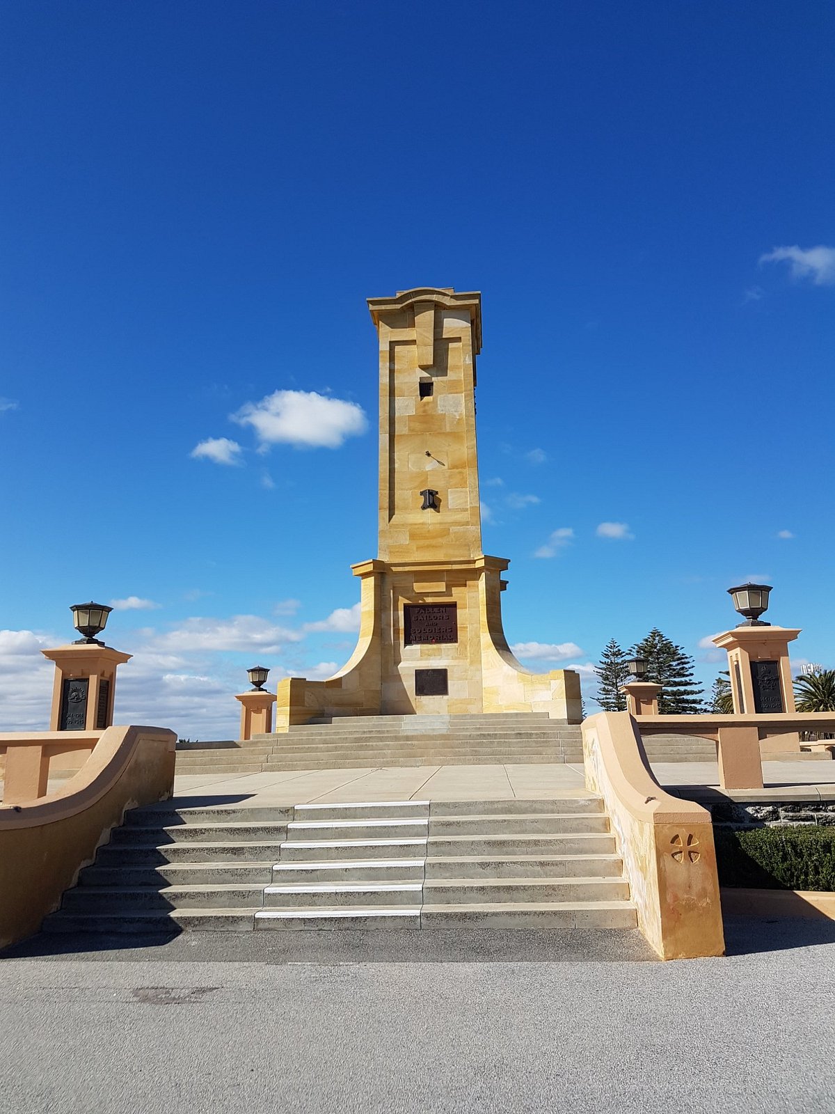 FREMANTLE WAR MEMORIAL 