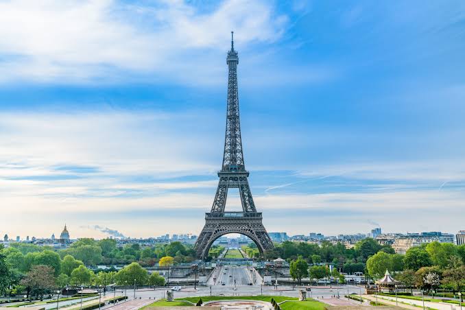 EIFFEL TOWER